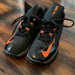 Barely used Boys 6.5 Y Nike